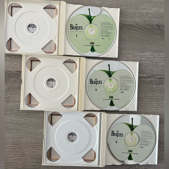 The Beatles Anthology 1-2-3 CD 💿 box sets 6 discs total, clean no scratches ! - Picture 2 of 10